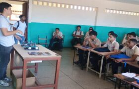Jóvenes de Falcón amplían conocimientos sobre robótica