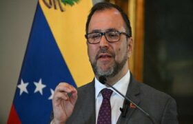 Después de una exitosa jornada electoral en Paz: Canadá «pretende» darle lecciones sobre democracia a Venezuela