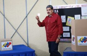 Presidente Maduro vota y destaca una jornada electoral sin incidentes de violencia