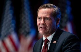 Asesor de Seguridad Nacional de Trump, Mike Waltz, deja su cargo en medio de controversia