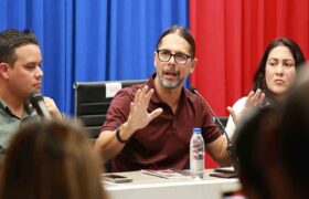 Ministro Ñáñez plantea transformación de la comunicación desde las bases