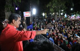 Nicolás Maduro: «Comandante Chávez, tu pueblo está victorioso y sigue avanzando»