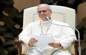 Papa León XIV exhorta a fomentar la paz y desarmar palabras en los medios de comunicación
