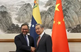 CELAC-China: Canciller de Venezuela llega a Beijing
