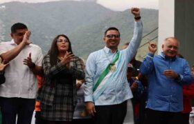 Cabello elogia a Arnaldo Sánchez en su juramentación como Gobernador de Mérida