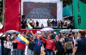 Venezolanos marchan en contra de la guerra y por la paz del mundo