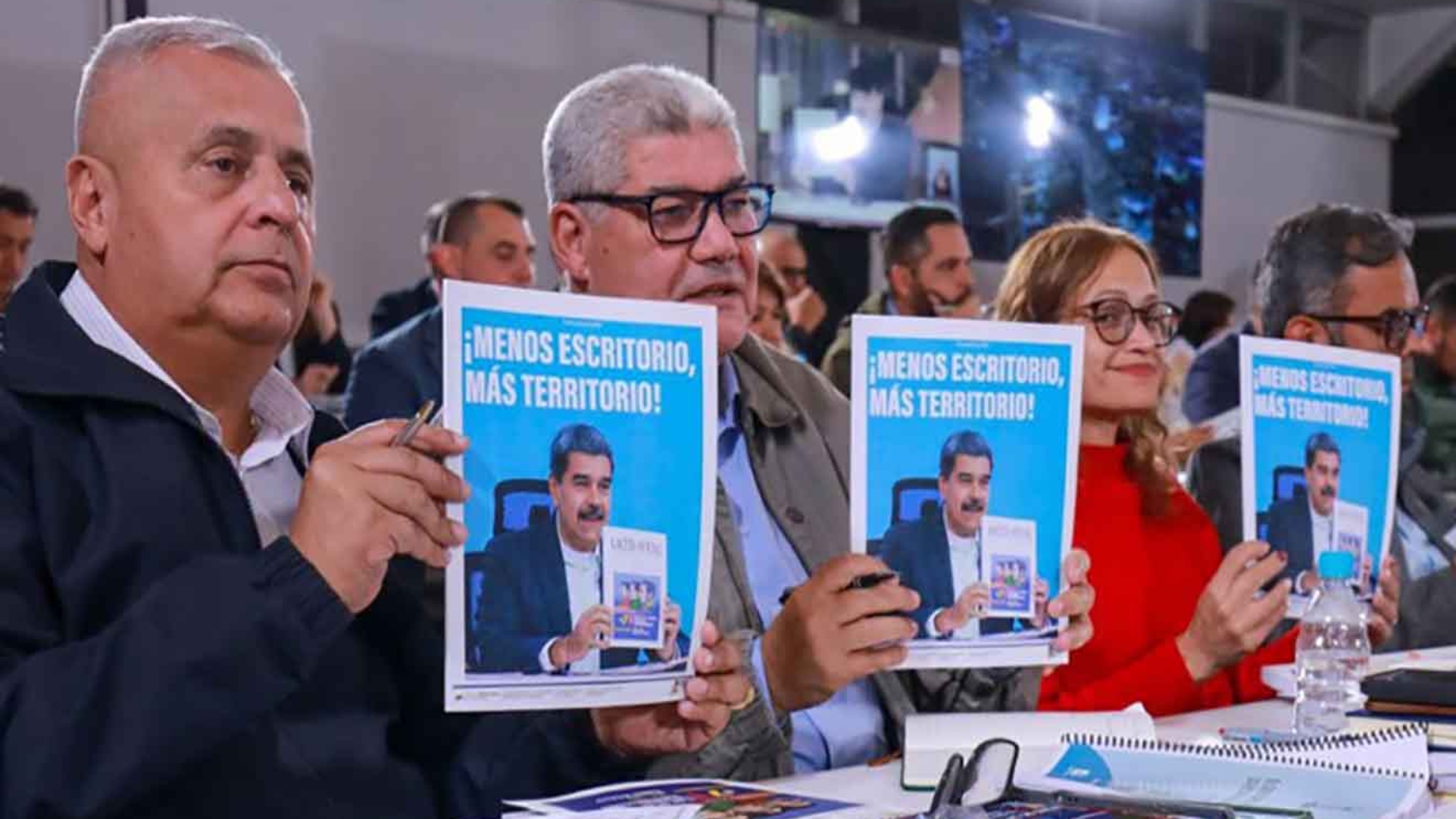 Menos escritorio más territorio