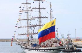 Buque Escuela Simón Bolívar arriba al muelle Olimpia Medina Cienfuegos de Cuba