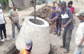 Avanza sustitución de colectores en comunidad Villa Rocío en Sucre