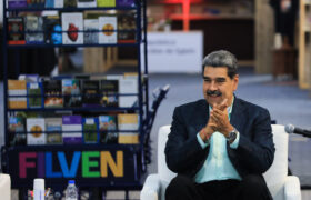 Jefe de Estado plantea crear una misión para la revolución del libro