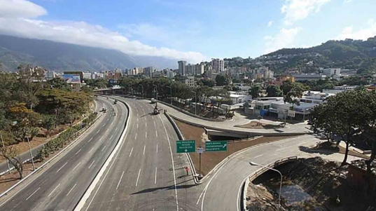 Autopista_valle_Coche_Caracas_Venezuela_1