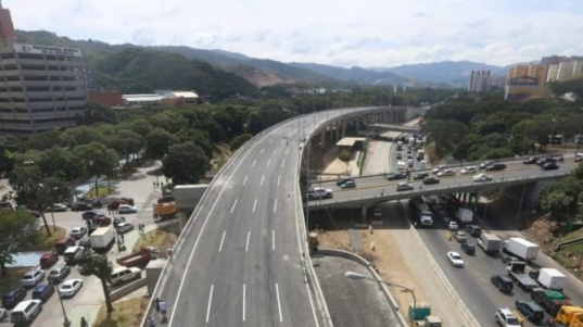 Autopista_valle_Coche_Caracas_Venezuela_4-750x375