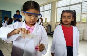 Niños y niñas larenses aprenden en la Sala de Ciencia Itinerante Dra. Anamaría Font