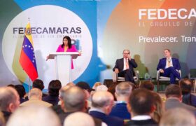 Vicepresidenta presenta balance económico nacional en Asamblea de Fedecámaras