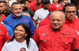 Cabello: El Pueblo exhibe banderas de grandes victorias