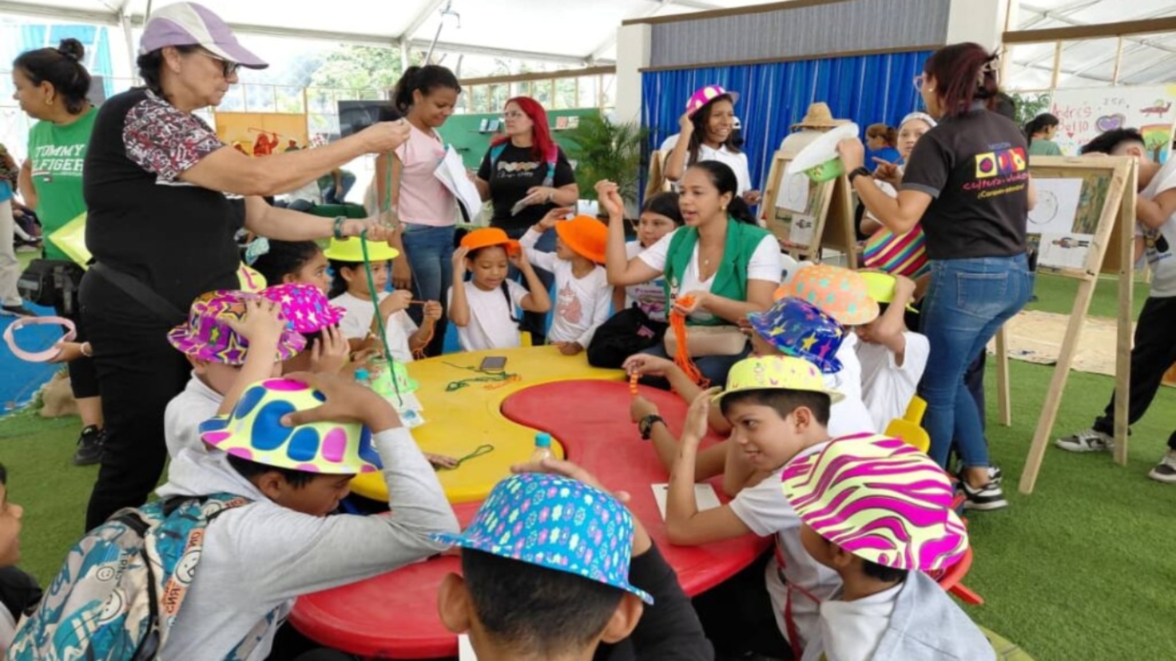 Filven niñas y niños