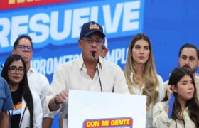 Jorge Rodríguez insta a no viajar a EE.UU. y exige liberación de niños venezolanos