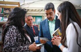 Presidente Maduro convoca a una revolución cultural con el libro impreso como estandarte