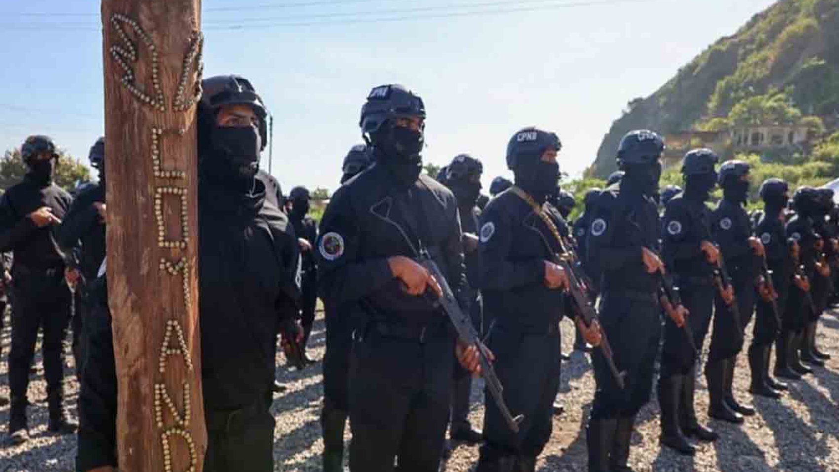 Más de 200 hombres y mujeres alcanzan un nuevo logro al graduarse como Operadores Tácticos Especiales
