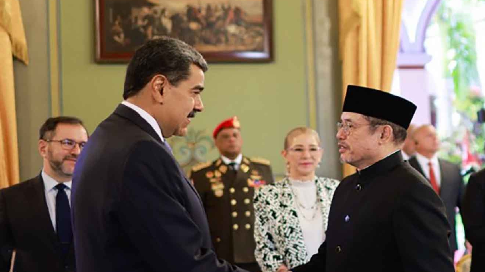 Presidente Maduro y embajador de Indonesia Fikry Cassidy