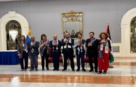 Poetas palestinos que alzan su voz contra el genocidio recibieron la orden Andrés Bello