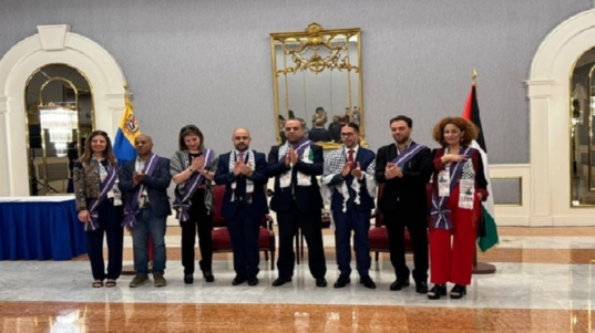 Venezuela-otorga-Orden-Andres-Bello-a-poetas-palestinos-que-alzan-la-voz-contra-el-genocidio (1)