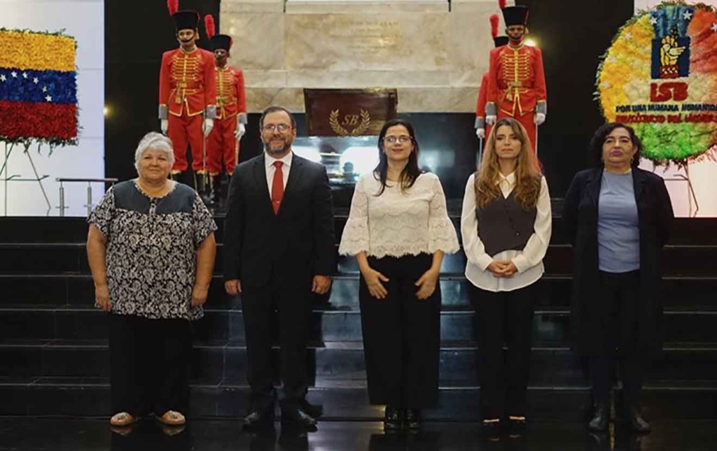 Yván Gil- Panteón Nacional- Ofrenda a Bolívar