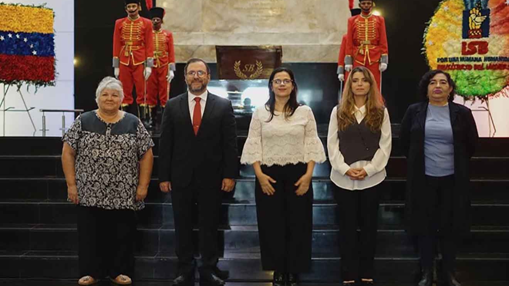 Yván Gil- Panteón Nacional- Ofrenda a Bolívar