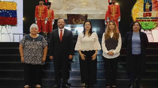 Yván Gil- Panteón Nacional- Ofrenda a Bolívar