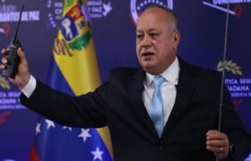 Investigan vínculos de esposa de científico detenido por conspiración con sectores opositores
