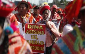 Aprueban a presidenta designada peruana un aumento salarial del 122%