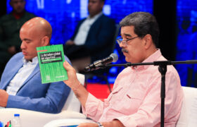 Presidente Maduro insta a la transformación de los métodos educativos