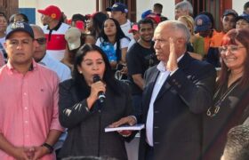 Presidente Maduro felicita juramentación de Diógenes Lara en Sucre y lo insta a trabajar con las comunas