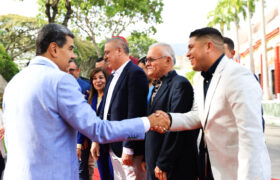 Presidente Maduro ordena a la AN revisar la Ley del Consejo Federal de Gobierno e incluir los circuitos comunales
