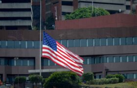 María C. Machado dirige ataques terroristas desde antigua embajada de EE. UU. en Caracas