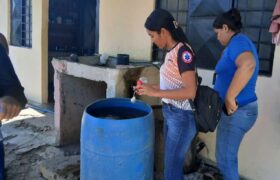 Campaña contra el dengue beneficia a más de 400 habitantes en Las Moritas de Barinas