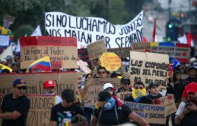 Se movilizan en Ecuador en rechazo a la presión de Daniel Noboa contra la Corte y al referéndum
