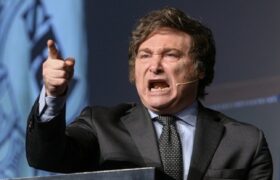 Imputan a Milei y funcionarios por amenazas a periodista
