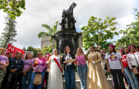 Mujeres venezolanas ratifican apoyo a Nicolás Maduro en jornada nacional