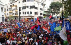 El pueblo revolucionario se moviliza en apoyo al presidente Nicolás Maduro