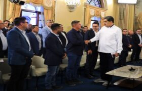 Presidente Maduro sostiene reunión con alcaldes de oposición democrática en Miraflores