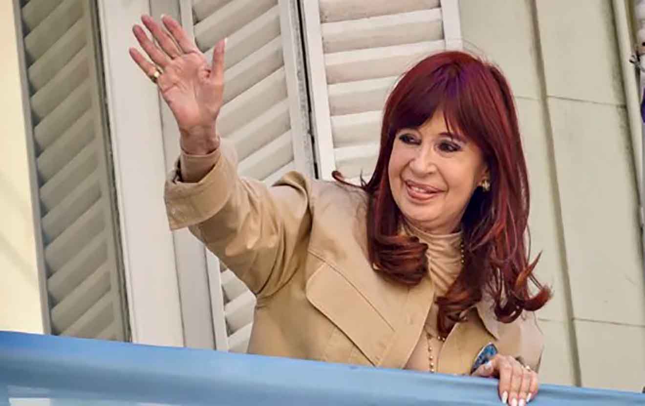cRISTINA f