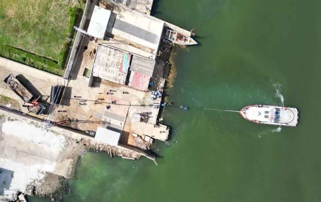 cable submarino en canal marítimo de Puerto la Cruz