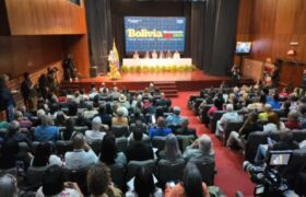 Sesiona en Caracas seminario internacional «Bicentenario de Bolivia 1825-2025»