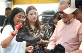 Vicepresidenta Rodríguez reafirma apoyo a la Industria Nacional
