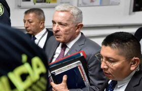 Condenan a Álvaro Uribe a 12 años de prisión domiciliaria
