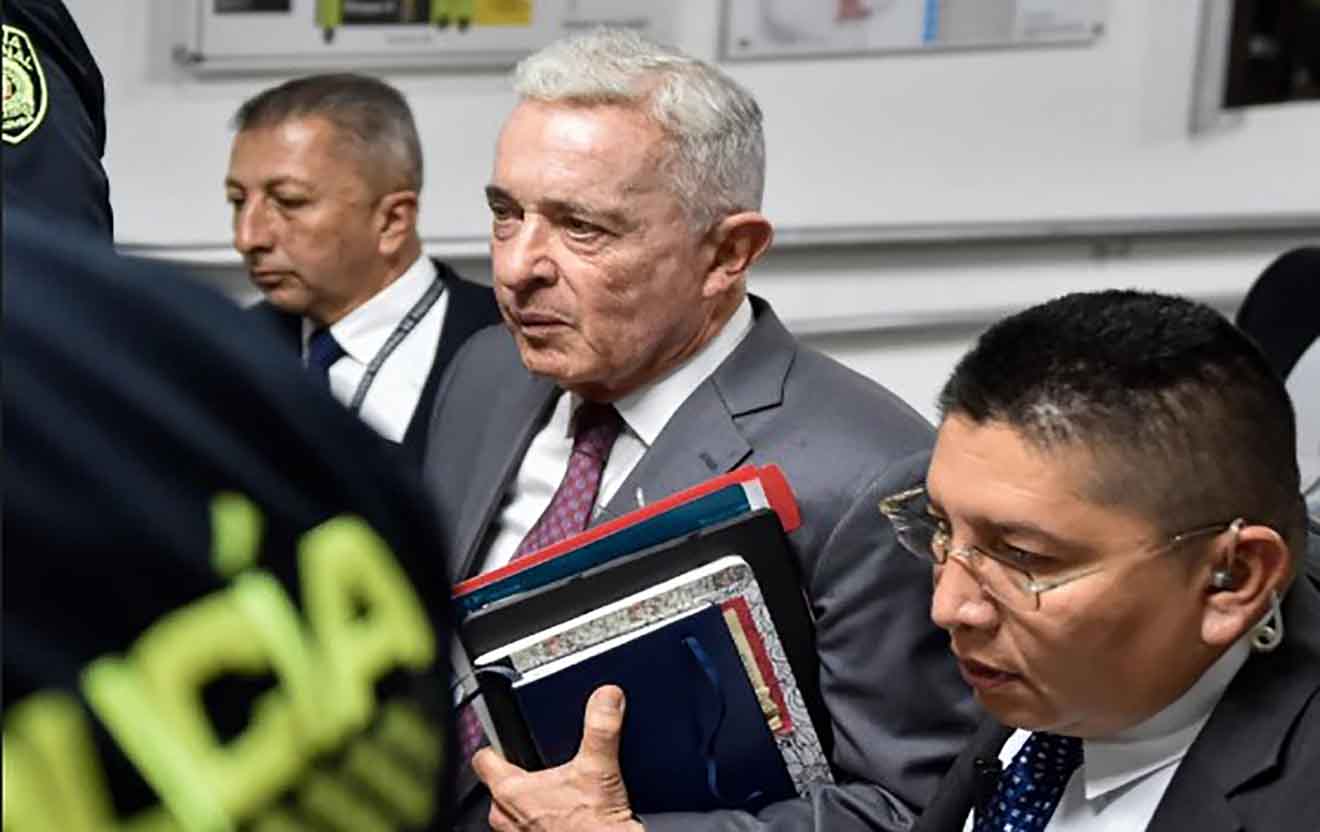 uRIBE vÉLEZ