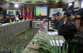 Jefe de Estado agradece respaldo de militares de la Patria Grande
