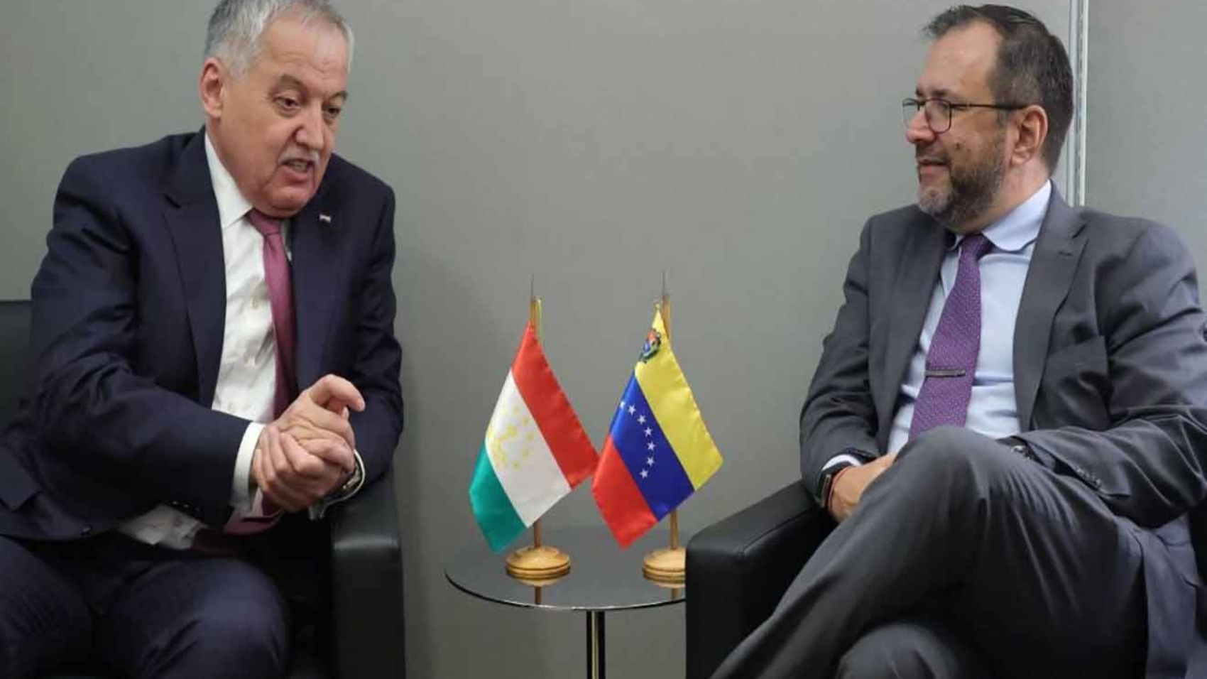 Cancilleres de Venezuela y Tayikistán