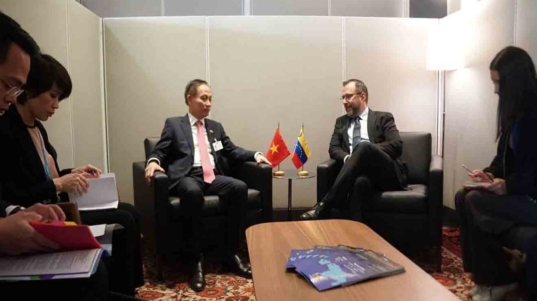 Cancilleres de Venezuela y Vietnam reafirman lazos de cooperación y hermandad en la ONU